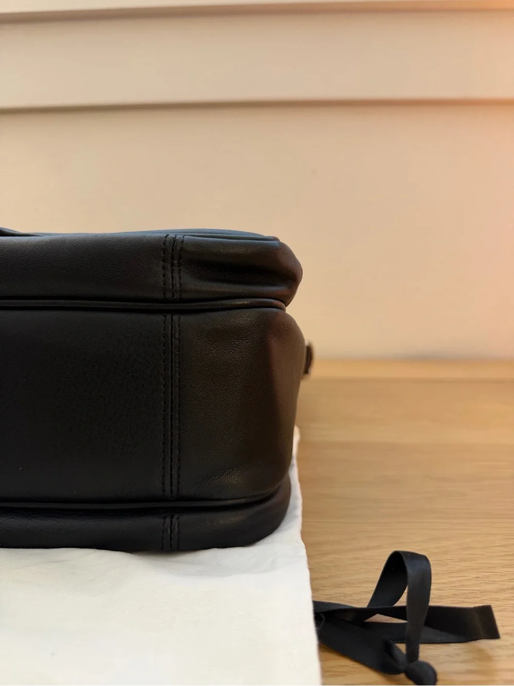 Leatherology Men’s Warren Large Black Leather Briefcase with Dual Front Pockets